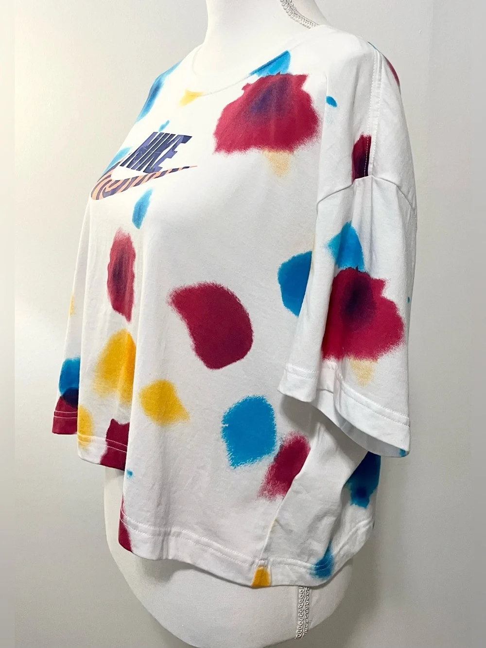 Nike Cropped Chest Graphic Tie-Dye Tee. White with Red/Blue/Yellow Spots. Sz L